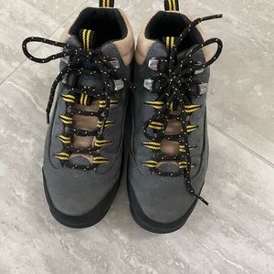 North Face womens hiking boots sz 6.5